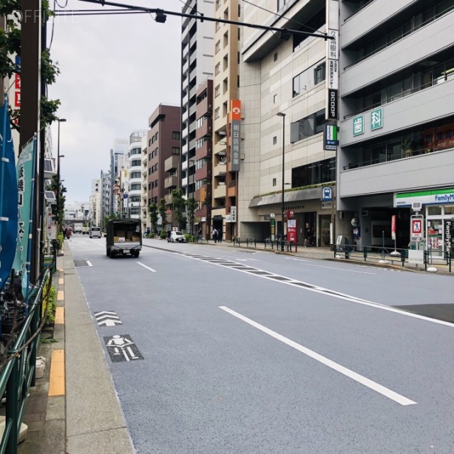 須田ビル　前面は春日通り