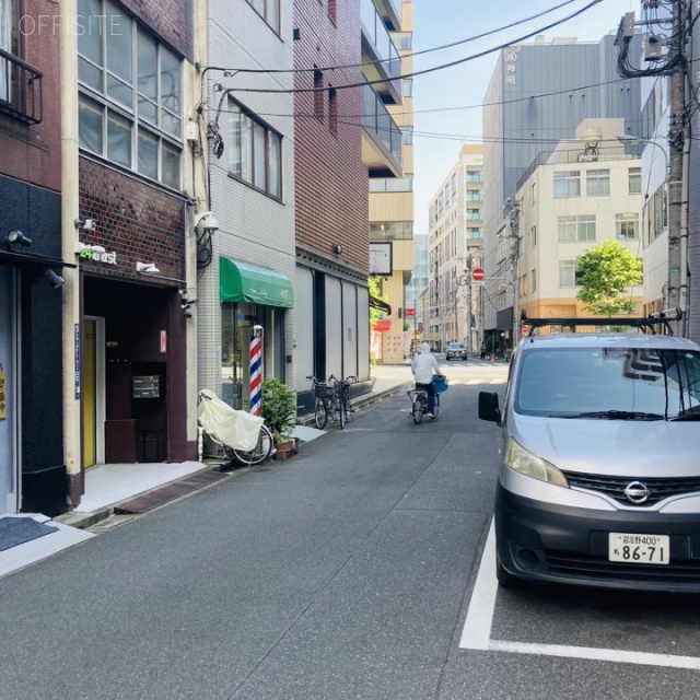 藤野ビル ビル前面道路