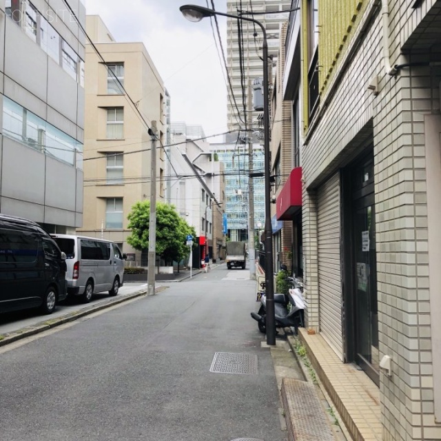 大室ビル　ビル前面道路