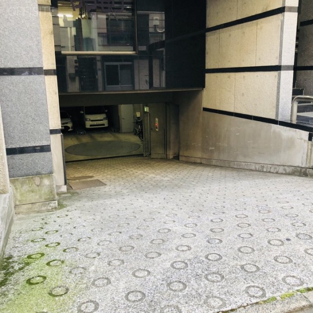 SGビル 地下駐車場