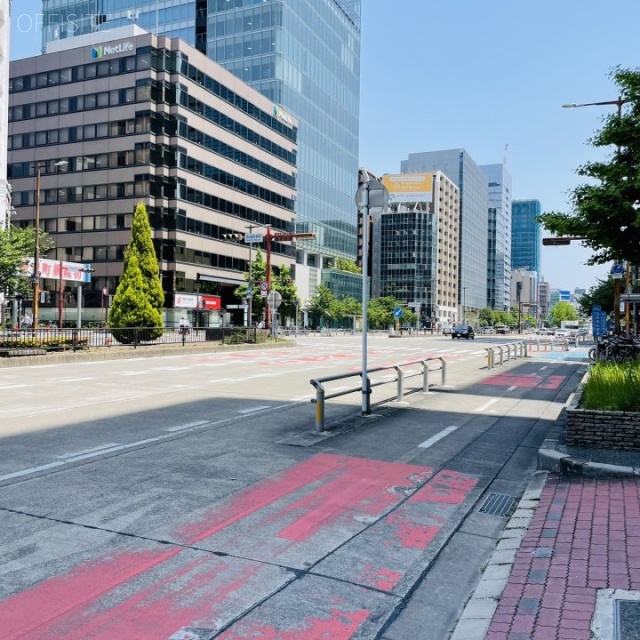 名古屋錦フロントタワー　前面に桜通