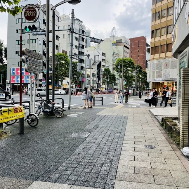 第15荒井ビル　前面歩道