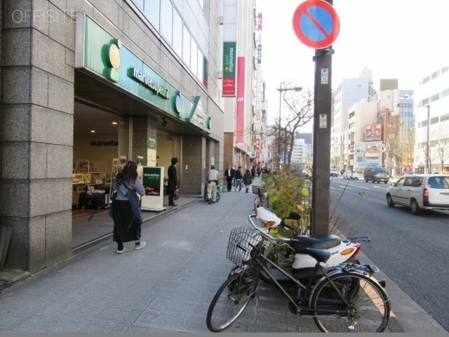 鏡ビル ビル前面道路