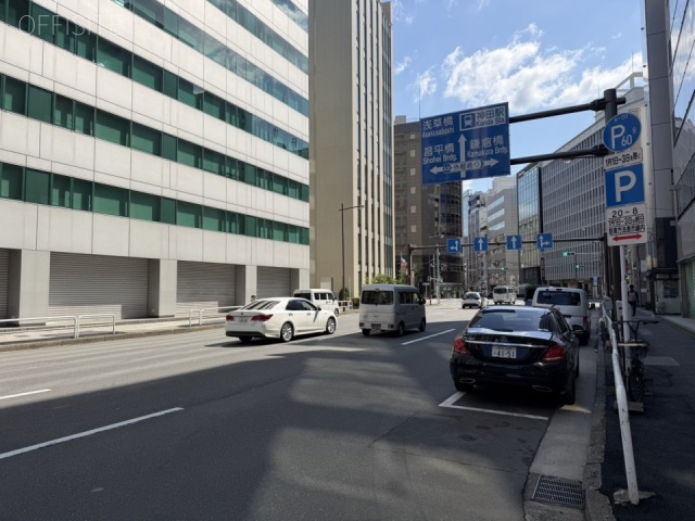 内神田ビル　前面に神田警察通り