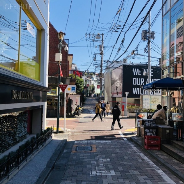 内藤表参道ビル ビル前面道路