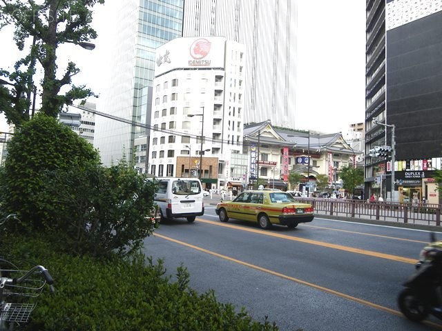 銀座白鶴ビル ビル前面道路