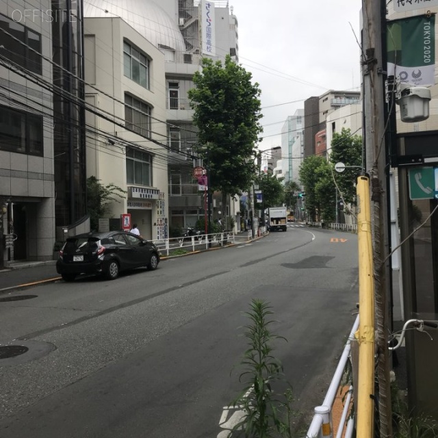 TS代々木アネックス ビル前面道路