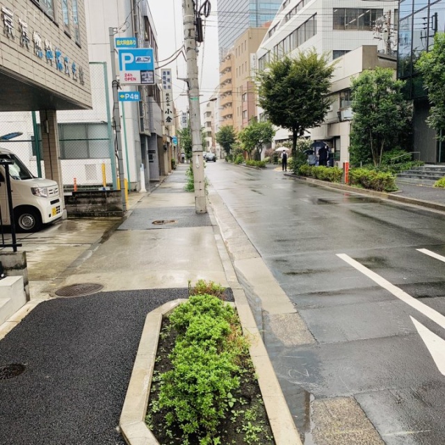 RENATA芝大門 ビル前面道路