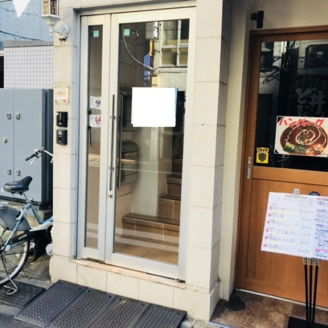村瀬ビル エントランス