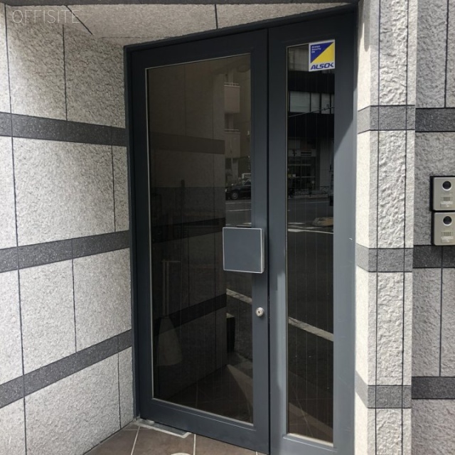 市川ビル エントランス