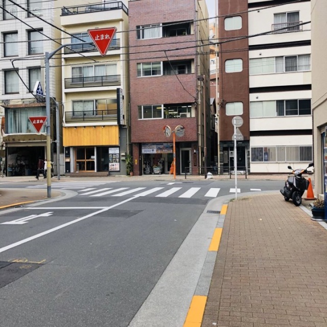 北島製菓ビル ビル前面道路