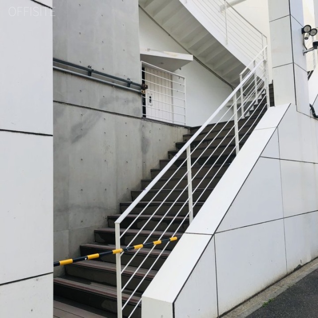 アルテカプラザ原宿　外階段