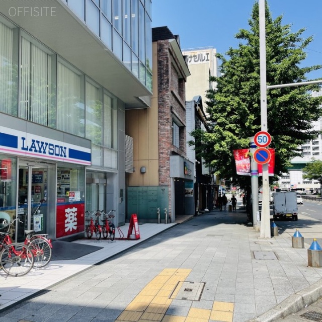 NORE名駅ビル　前面歩道