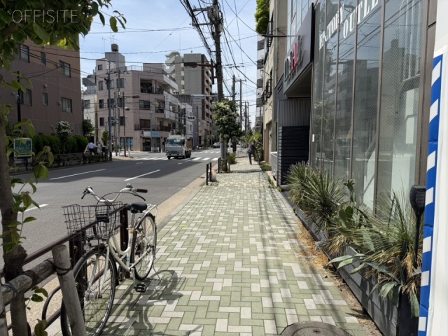 イデアルビル 前面歩道