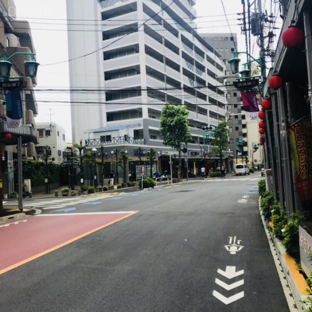 アーク新中野 ビル前面道路