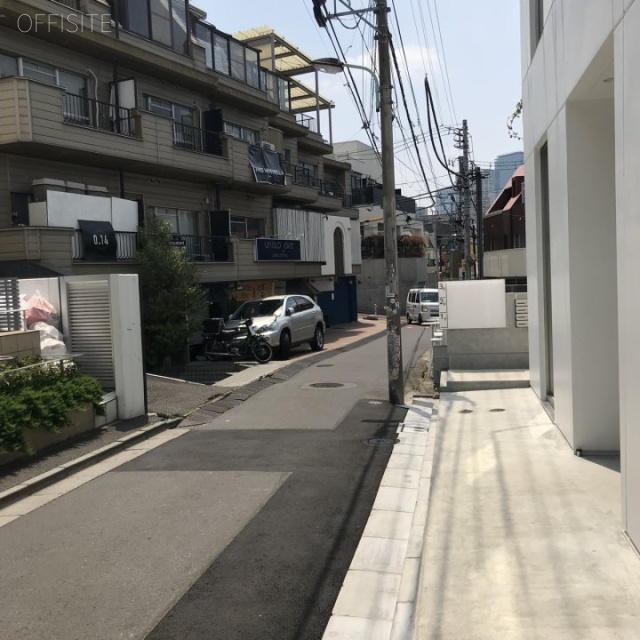 神宮前テラスサイドビル ビル前面道路