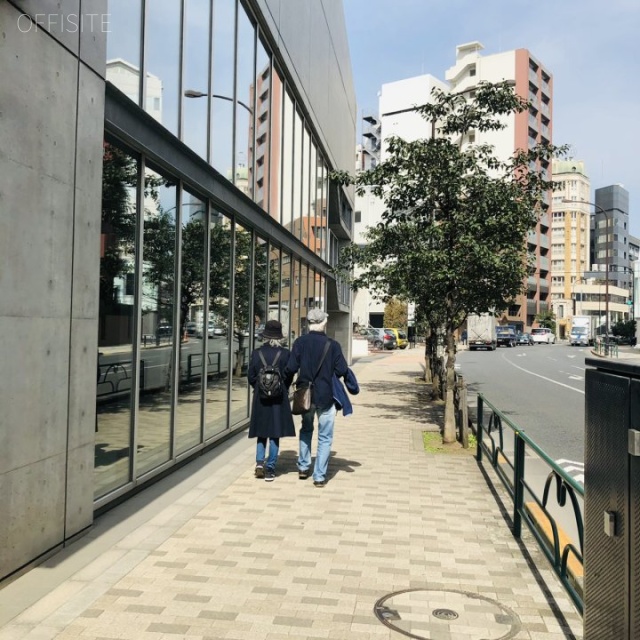 Tri-Angle MINAMIAOYAMA ビル前面道路