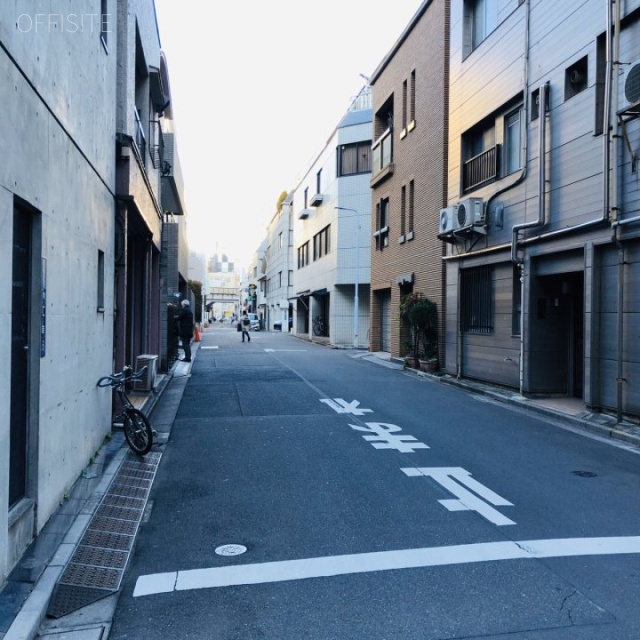 アークポイントビル ビル前面道路