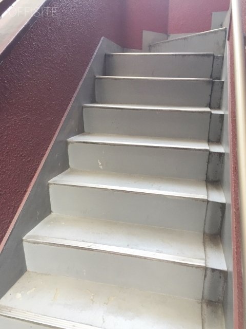 鳥居ビル 階段
