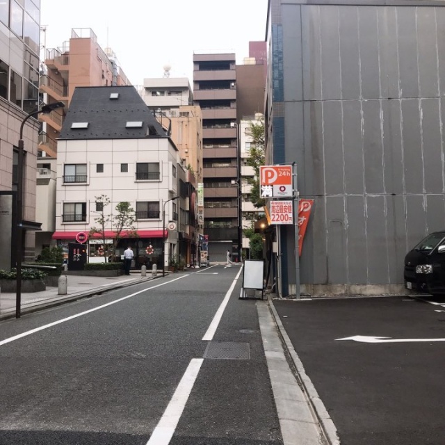 カノウビル ビル前面道路