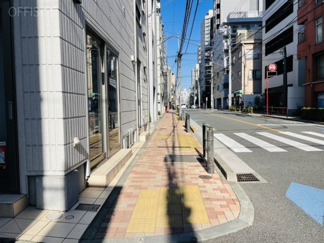石川ビル 前面歩道