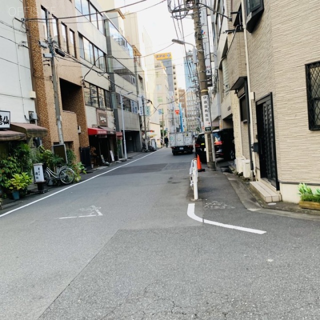 トミヤマビル ビル前面道路