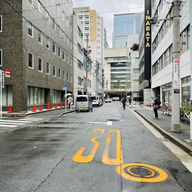 CIRCLES日本橋小舟町 ビル前面道路