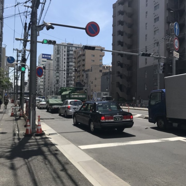 リフージョ ビル前面道路