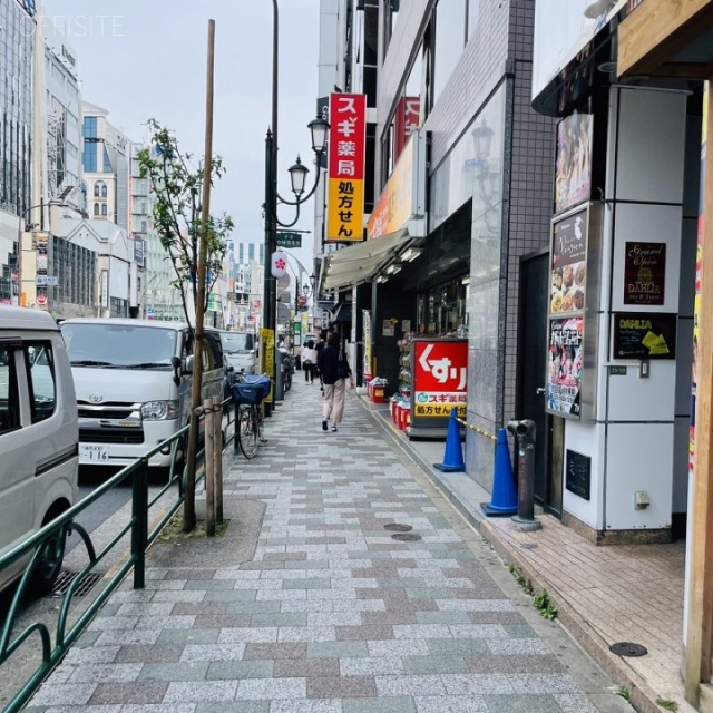 上野THビル 前面歩道