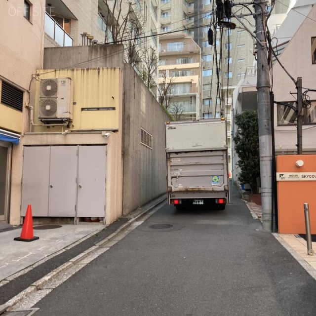 赤坂南部坂ハイツ ビル前面道路