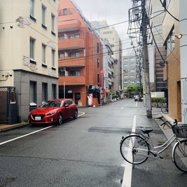 築地フロント ビル前面道路