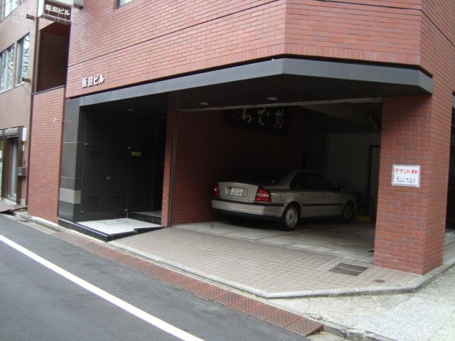 飯田ビル 駐車場