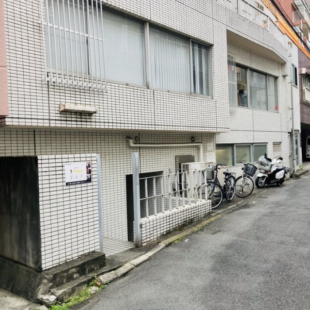 アソルティ新宿五丁目ビル 外観