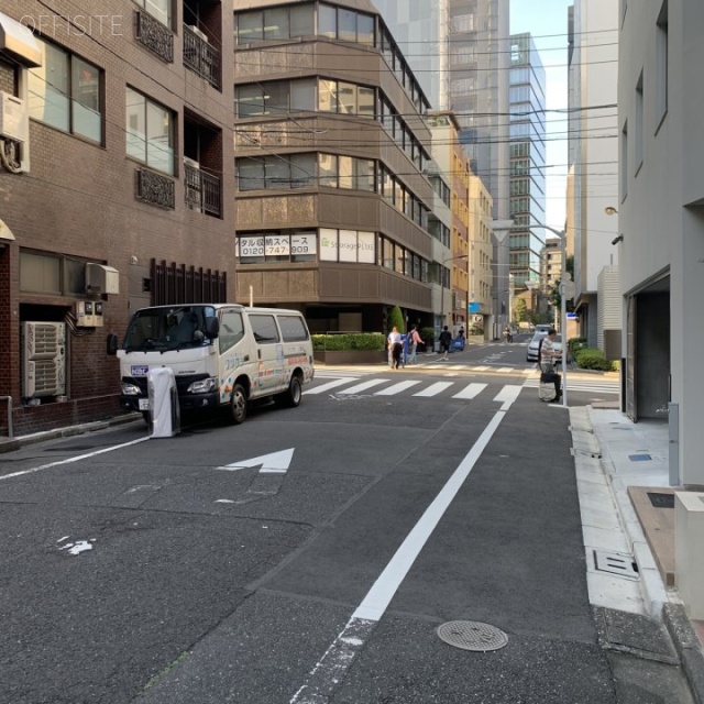 グローリア初穂平河町 ビル前面道路