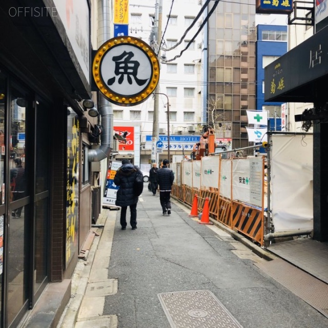 勝川ビル ビル前面道路
