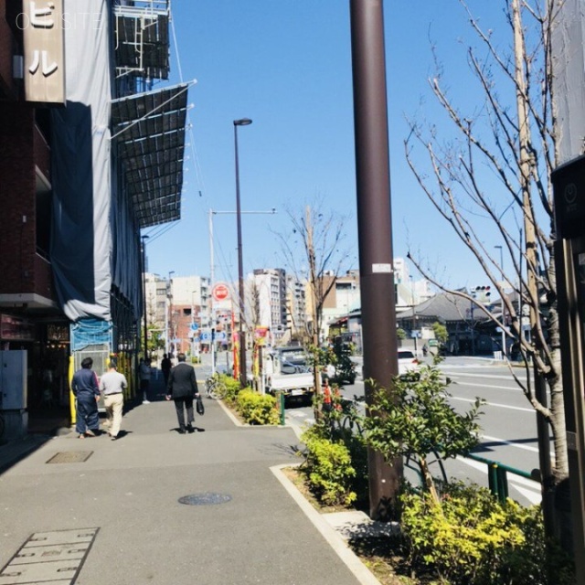 和倉ビル ビル前面道路