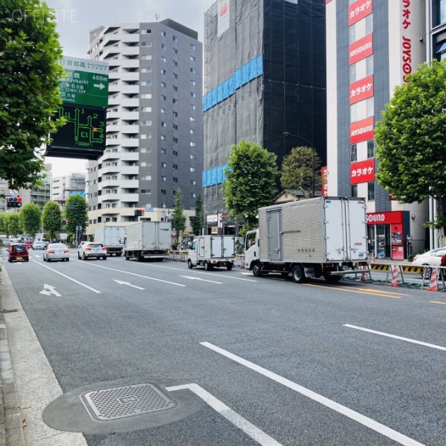 PMO八丁堀　ビル前面道路