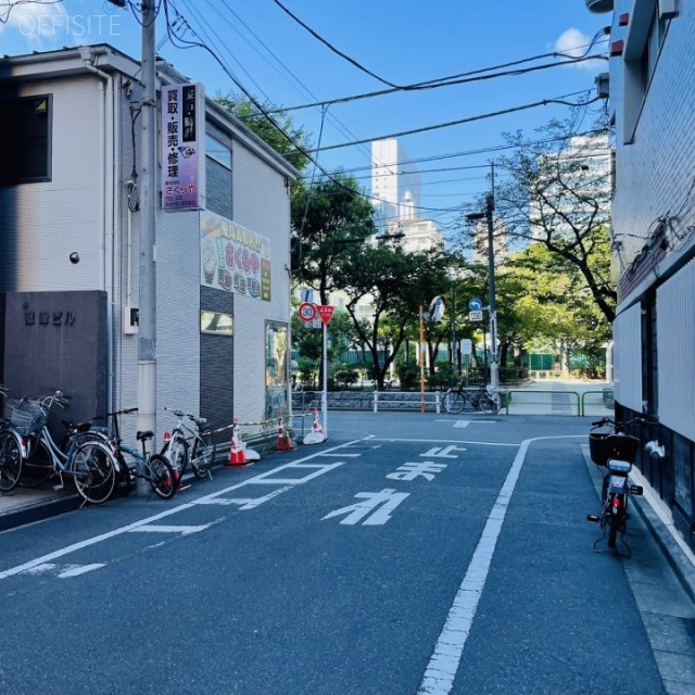 深津ビル 前面道路