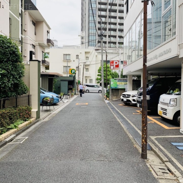 Shirasuna bldg. NAGATACHO　ビル前面道路