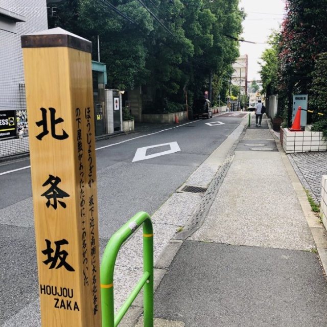 NISHIAZABU395　ビル前面道路