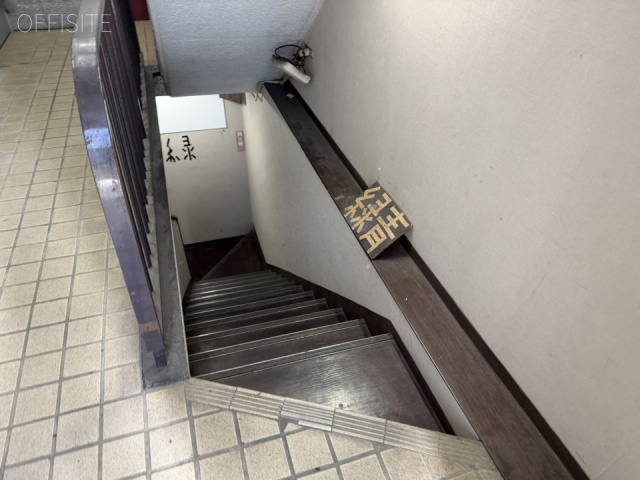 FMビル　B1Fへの階段