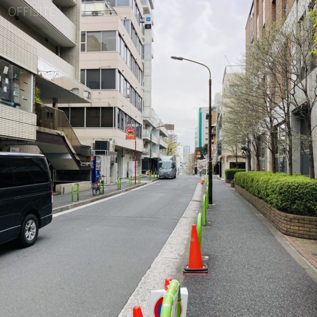 六本木ファイブ 5階 9.73坪　ビル前面道路