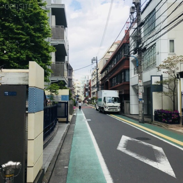 コルティーレ高田馬場 ビル前面道路