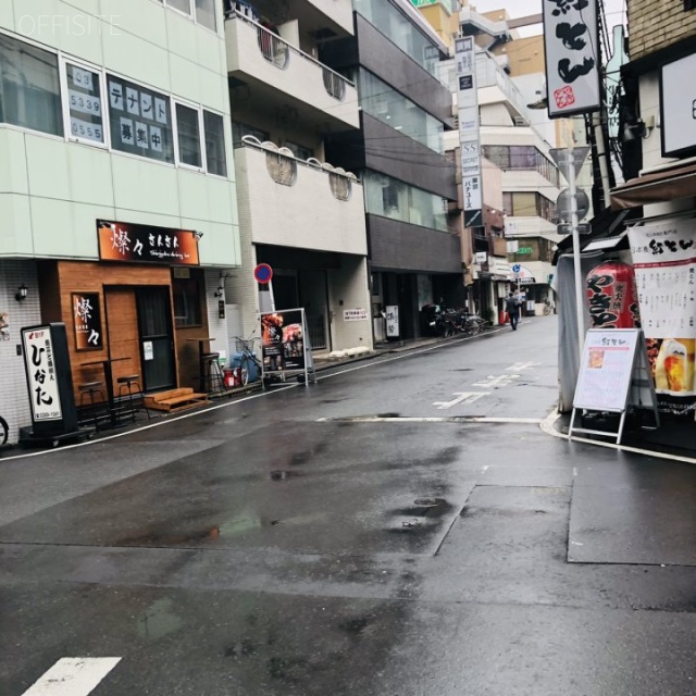 TOMOEビル ビル前面道路