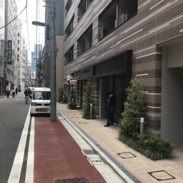 パークホームズ千代田淡路町 ビル前面道路