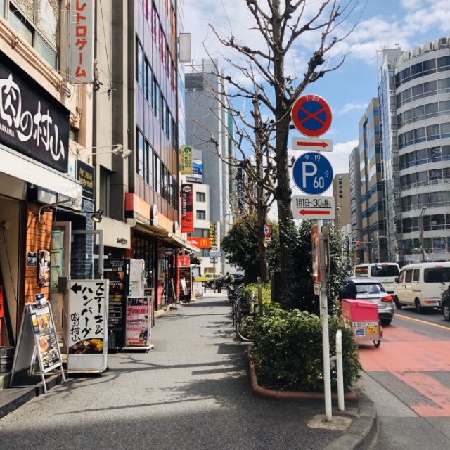 日興ビル ビル前面道路