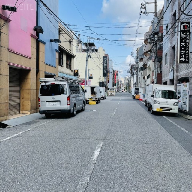 カワノビル ビル前面道路