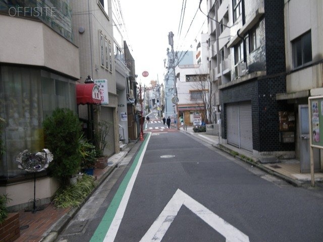 代々木かえつビル ビル前面道路