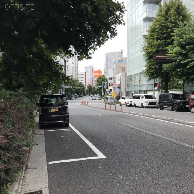 神宮前IKビル ビル前面道路