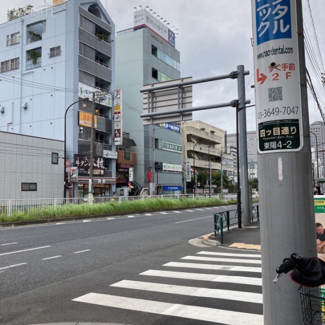 小林ビル ビル前面道路